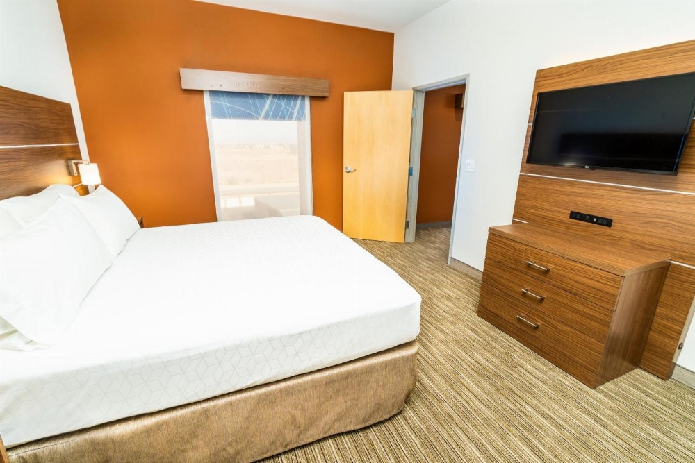 Holiday Inn Express & Suites Las Vegas I-215 S Beltway Main image